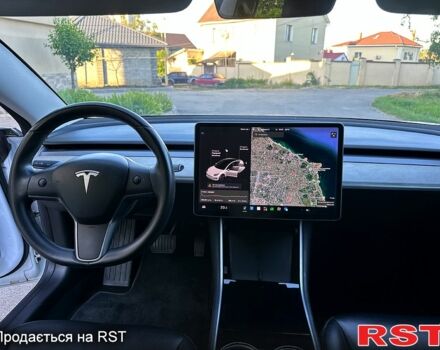 Белый Тесла Модель 3, объемом двигателя 0.34 л и пробегом 111 тыс. км за 16700 $, фото 7 на Automoto.ua
