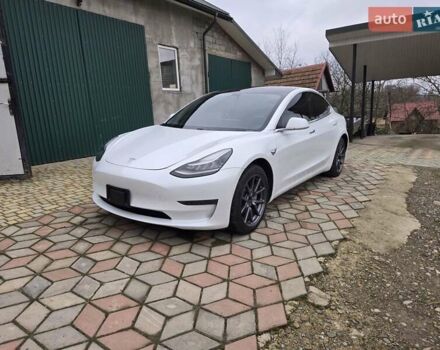 Белый Тесла Модель 3, объемом двигателя 0 л и пробегом 41 тыс. км за 15900 $, фото 4 на Automoto.ua