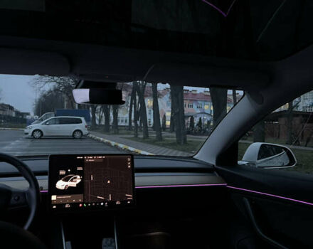 Білий Тесла Модель 3, об'ємом двигуна 0 л та пробігом 76 тис. км за 20500 $, фото 9 на Automoto.ua