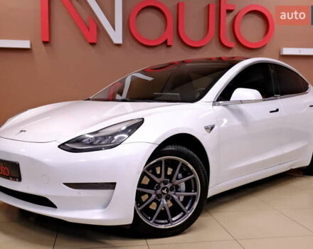 Белый Тесла Модель 3, объемом двигателя 0 л и пробегом 54 тыс. км за 15900 $, фото 10 на Automoto.ua