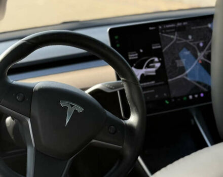 Белый Тесла Модель 3, объемом двигателя 0 л и пробегом 101 тыс. км за 14600 $, фото 51 на Automoto.ua