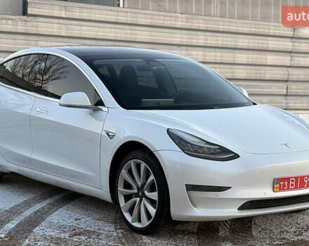 Білий Тесла Модель 3, об'ємом двигуна 0 л та пробігом 208 тис. км за 14300 $, фото 5 на Automoto.ua