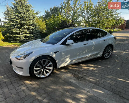 Белый Тесла Модель 3, объемом двигателя 0 л и пробегом 72 тыс. км за 22500 $, фото 4 на Automoto.ua