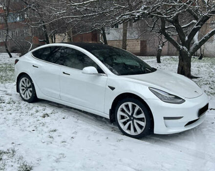 Белый Тесла Модель 3, объемом двигателя 0 л и пробегом 49 тыс. км за 17000 $, фото 2 на Automoto.ua