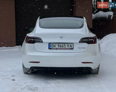 Белый Тесла Модель 3, объемом двигателя 0 л и пробегом 73 тыс. км за 17500 $, фото 22 на Automoto.ua