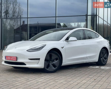 Белый Тесла Модель 3, объемом двигателя 0 л и пробегом 120 тыс. км за 17000 $, фото 2 на Automoto.ua