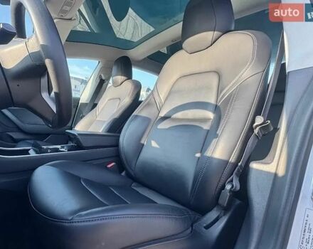 Білий Тесла Модель 3, об'ємом двигуна 0 л та пробігом 75 тис. км за 14500 $, фото 18 на Automoto.ua