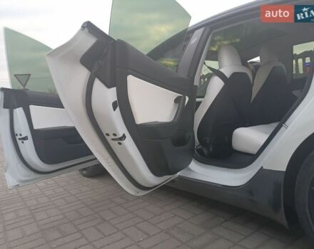 Белый Тесла Модель 3, объемом двигателя 0 л и пробегом 92 тыс. км за 16900 $, фото 5 на Automoto.ua