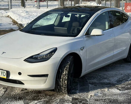 Белый Тесла Модель 3, объемом двигателя 0 л и пробегом 70 тыс. км за 13900 $, фото 4 на Automoto.ua