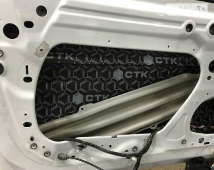 Белый Тесла Модель 3, объемом двигателя 0 л и пробегом 75 тыс. км за 25799 $, фото 31 на Automoto.ua