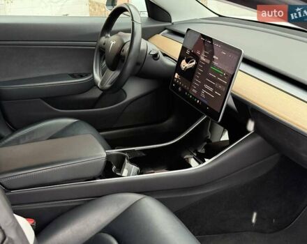 Белый Тесла Модель 3, объемом двигателя 0 л и пробегом 100 тыс. км за 22500 $, фото 23 на Automoto.ua