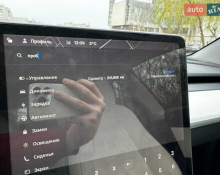 Білий Тесла Модель 3, об'ємом двигуна 0 л та пробігом 240 тис. км за 16700 $, фото 8 на Automoto.ua