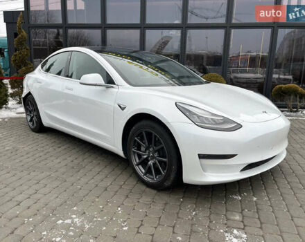 Белый Тесла Модель 3, объемом двигателя 0 л и пробегом 58 тыс. км за 18700 $, фото 2 на Automoto.ua
