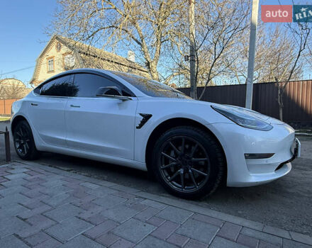 Білий Тесла Модель 3, об'ємом двигуна 0 л та пробігом 192 тис. км за 18350 $, фото 1 на Automoto.ua