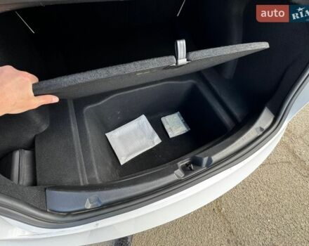 Белый Тесла Модель 3, объемом двигателя 0 л и пробегом 140 тыс. км за 19000 $, фото 35 на Automoto.ua