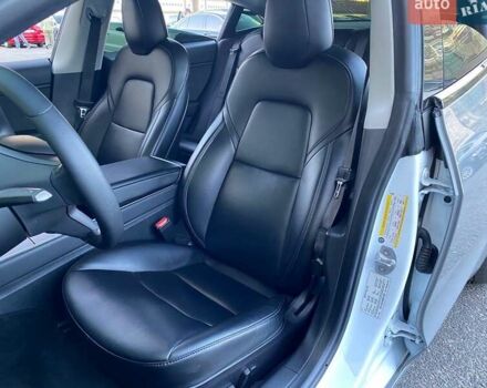 Білий Тесла Модель 3, об'ємом двигуна 0 л та пробігом 95 тис. км за 16500 $, фото 6 на Automoto.ua