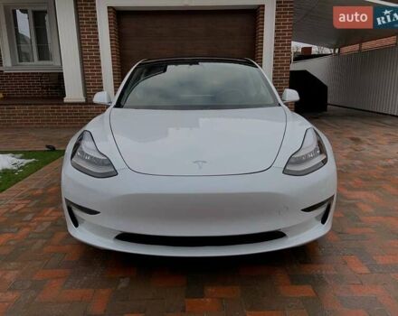 Белый Тесла Модель 3, объемом двигателя 0 л и пробегом 31 тыс. км за 32600 $, фото 4 на Automoto.ua