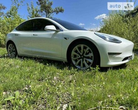 Білий Тесла Модель 3, об'ємом двигуна 0 л та пробігом 82 тис. км за 26500 $, фото 3 на Automoto.ua