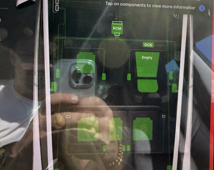 Белый Тесла Модель 3, объемом двигателя 0 л и пробегом 101 тыс. км за 14600 $, фото 32 на Automoto.ua