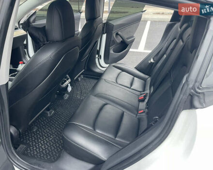 Белый Тесла Модель 3, объемом двигателя 0 л и пробегом 73 тыс. км за 17000 $, фото 31 на Automoto.ua