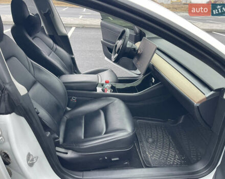 Белый Тесла Модель 3, объемом двигателя 0 л и пробегом 73 тыс. км за 17000 $, фото 26 на Automoto.ua