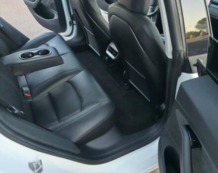 Белый Тесла Модель 3, объемом двигателя 0 л и пробегом 77 тыс. км за 18999 $, фото 26 на Automoto.ua