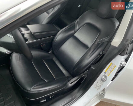 Белый Тесла Модель 3, объемом двигателя 0 л и пробегом 127 тыс. км за 17200 $, фото 16 на Automoto.ua