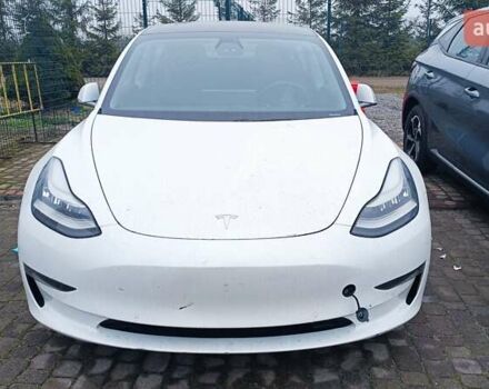 Білий Тесла Модель 3, об'ємом двигуна 0 л та пробігом 58 тис. км за 17999 $, фото 1 на Automoto.ua