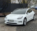 Білий Тесла Модель 3, об'ємом двигуна 0 л та пробігом 64 тис. км за 17500 $, фото 1 на Automoto.ua