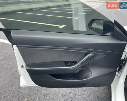 Белый Тесла Модель 3, объемом двигателя 0 л и пробегом 73 тыс. км за 17000 $, фото 25 на Automoto.ua