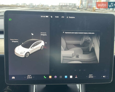 Белый Тесла Модель 3, объемом двигателя 0 л и пробегом 73 тыс. км за 17000 $, фото 44 на Automoto.ua