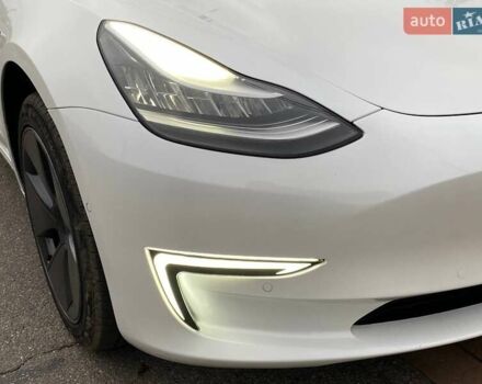 Білий Тесла Модель 3, об'ємом двигуна 0 л та пробігом 130 тис. км за 17200 $, фото 9 на Automoto.ua