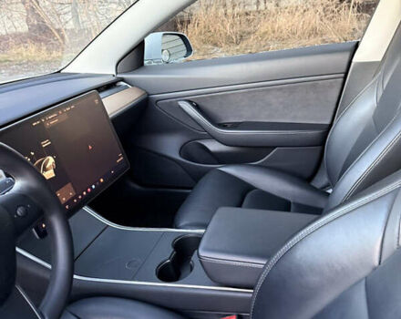 Білий Тесла Модель 3, об'ємом двигуна 0 л та пробігом 208 тис. км за 14300 $, фото 7 на Automoto.ua