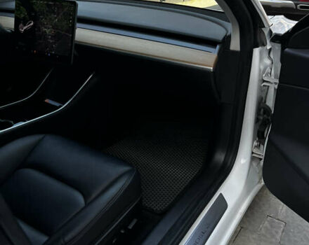 Белый Тесла Модель 3, объемом двигателя 0 л и пробегом 71 тыс. км за 22700 $, фото 17 на Automoto.ua