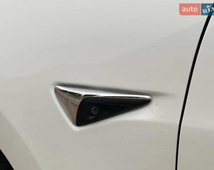 Белый Тесла Модель 3, объемом двигателя 0 л и пробегом 127 тыс. км за 17200 $, фото 34 на Automoto.ua