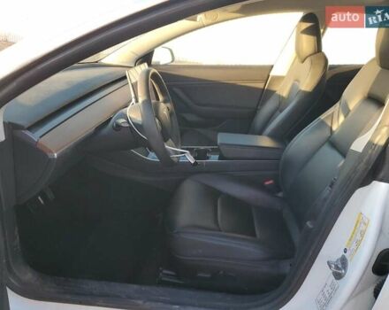 Білий Тесла Модель 3, об'ємом двигуна 0 л та пробігом 66 тис. км за 12900 $, фото 6 на Automoto.ua