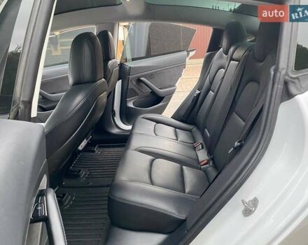 Білий Тесла Модель 3, об'ємом двигуна 0 л та пробігом 130 тис. км за 17200 $, фото 23 на Automoto.ua