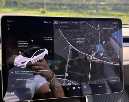 Белый Тесла Модель 3, объемом двигателя 0 л и пробегом 101 тыс. км за 14600 $, фото 27 на Automoto.ua