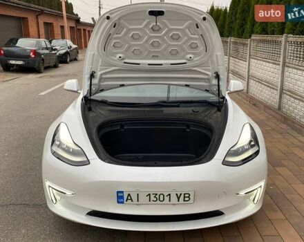 Білий Тесла Модель 3, об'ємом двигуна 0 л та пробігом 130 тис. км за 17200 $, фото 12 на Automoto.ua