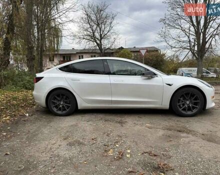 Белый Тесла Модель 3, объемом двигателя 0 л и пробегом 200 тыс. км за 18000 $, фото 2 на Automoto.ua