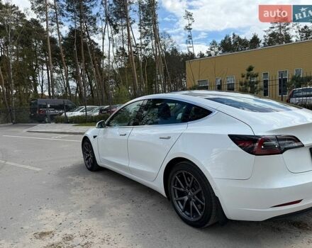 Белый Тесла Модель 3, объемом двигателя 0 л и пробегом 128 тыс. км за 18199 $, фото 12 на Automoto.ua
