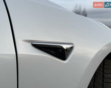Белый Тесла Модель 3, объемом двигателя 0 л и пробегом 139 тыс. км за 17750 $, фото 6 на Automoto.ua