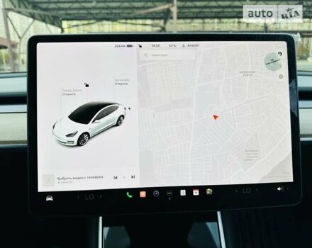 Білий Тесла Модель 3, об'ємом двигуна 0 л та пробігом 17 тис. км за 28200 $, фото 46 на Automoto.ua
