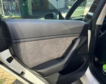 Белый Тесла Модель 3, объемом двигателя 0 л и пробегом 121 тыс. км за 19400 $, фото 19 на Automoto.ua