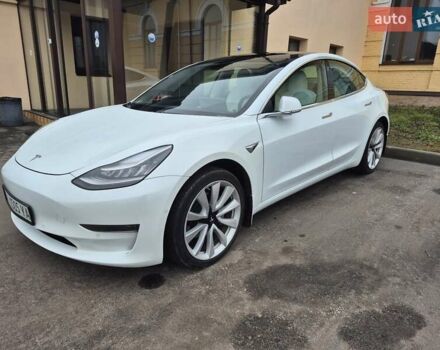 Белый Тесла Модель 3, объемом двигателя 0 л и пробегом 83 тыс. км за 17500 $, фото 14 на Automoto.ua