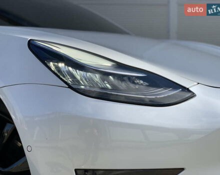 Тесла Модель 3 2020 у Івано-Франківську на Automoto.ua Білий Тесла Модель 3, об'ємом двигуна 0 л та пробігом 145 тис. км за 14850 $, фото 27 на Automoto.ua