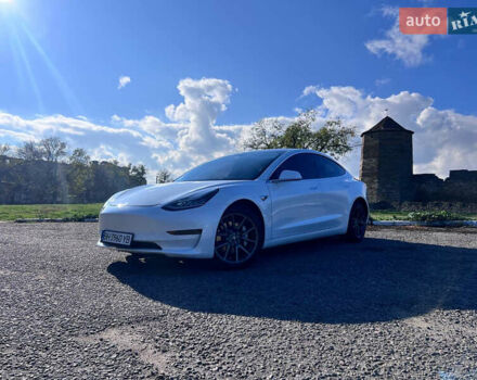 Білий Тесла Модель 3, об'ємом двигуна 0 л та пробігом 74 тис. км за 19000 $, фото 33 на Automoto.ua