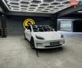 Білий Тесла Модель 3, об'ємом двигуна 0 л та пробігом 102 тис. км за 17900 $, фото 1 на Automoto.ua