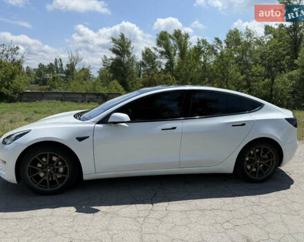 Тесла Модель 3 2020 у Кременчуге на Automoto.ua Білий Тесла Модель 3, об'ємом двигуна 0 л та пробігом 80 тис. км за 18000 $, фото 1 на Automoto.ua