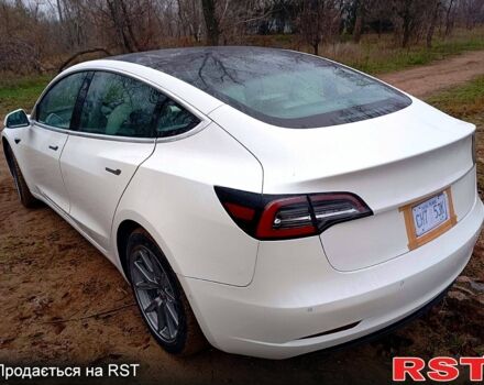 Белый Тесла Модель 3, объемом двигателя 75 л и пробегом 77 тыс. км за 16000 $, фото 5 на Automoto.ua